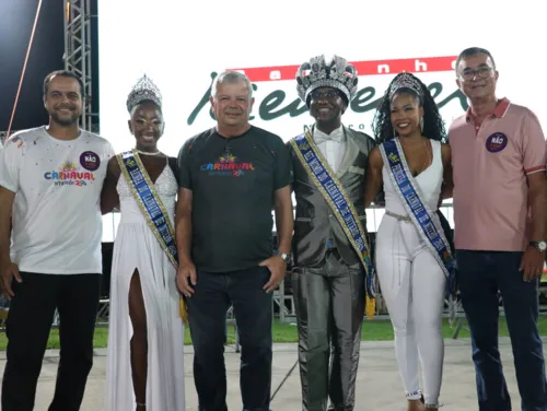 Prefeito e corte do Carnaval abrem desfiles em Niterói