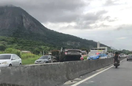 Uma faixa da pista foi interditada