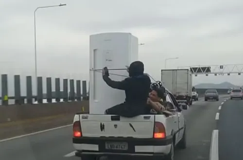 A ousada travessia ocorreu por volta de 16h