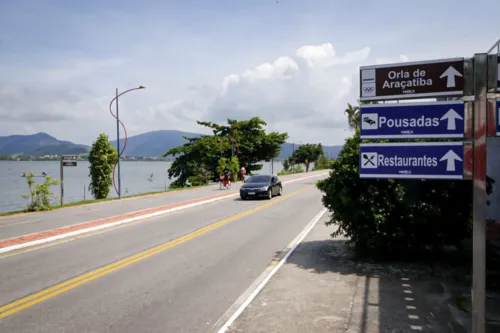 O imóvel está localizado próximo à Lagoa de Araçatiba