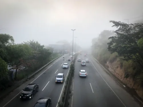 Fenômeno meteorológico causa grande restrição da visibilidade, principalmente para os motoristas