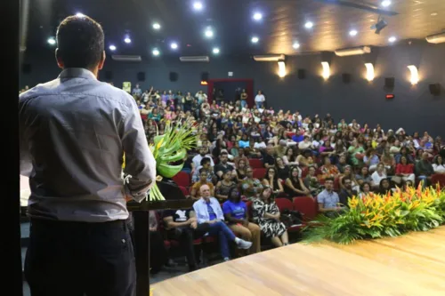 As escolas receberão 250 bolsistas