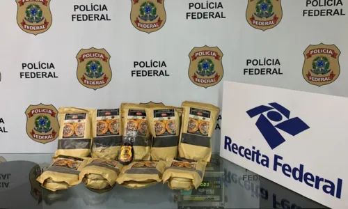 Droga estava escondida dentro de embalagens de cacau