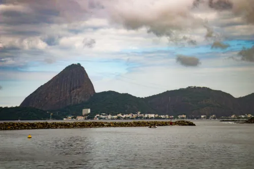 O sol pode aparecer no fim de semana, mas também há chances de chuva