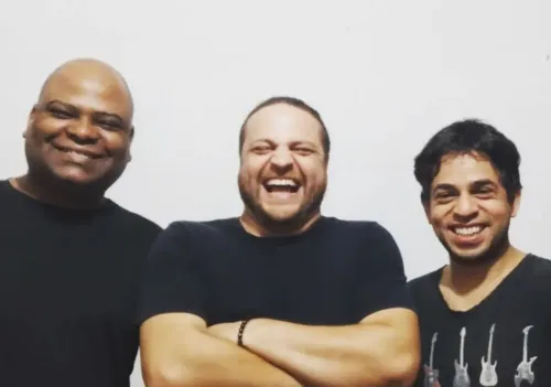 A banda Triplex SA leva o seu repertório dinâmico com músicas autorais