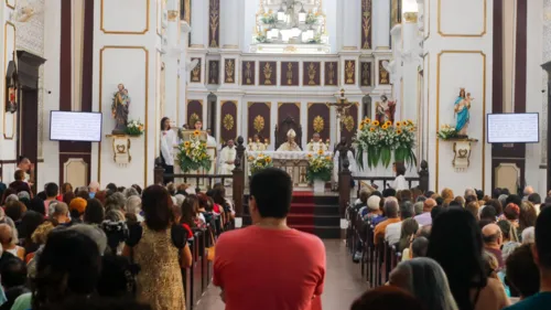 Fiés participam de missa na Catedral São João Batista