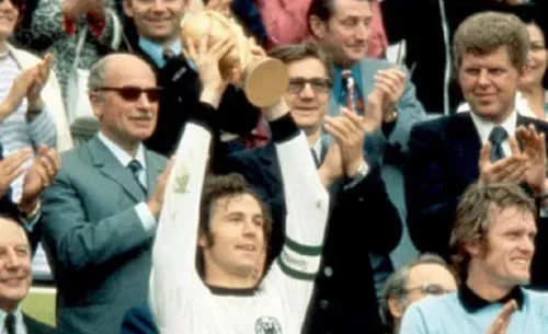 Beckenbauer, lendário jogador alemão, faleceu aos 78 anos