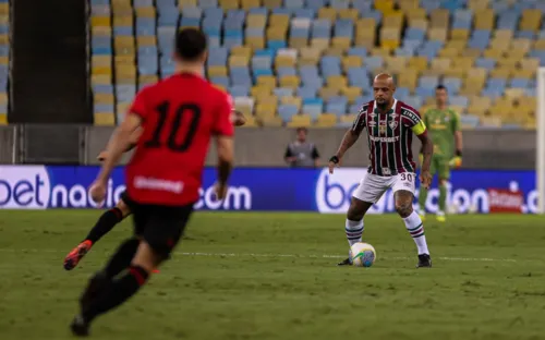 Jogador empurrou assessor do clube goiano após virada no Maracanã