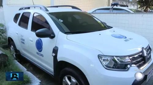 Carro foi atingido, mas equipe sofreu apenas ferimentos leves por estilhaços