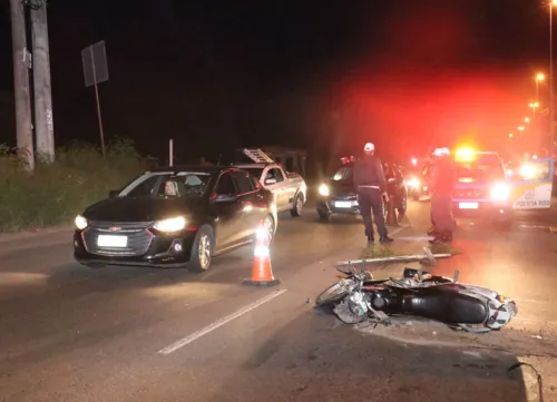 Uma pista da rodovia foi fechada por causa do acidente