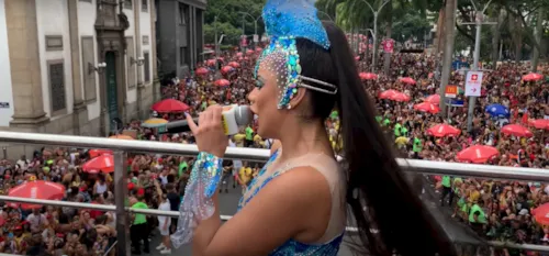 Cantora agitou os foliões na Rua Primeiro de Março