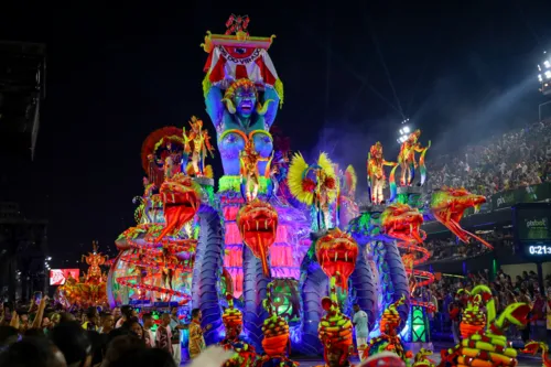 Além do aumento no tempo de desfile, outra novidade é a reconfiguração das cabines de jurados