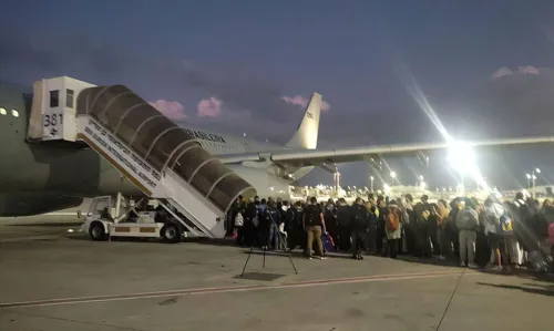 O avião KC-30 (Airbus A330 200), pousou por volta das 2h40