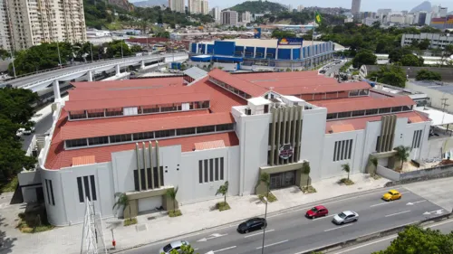 O Mercado Municipal de Niterói possui uma área de 9,7 mil metros quadrados