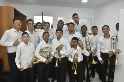 Orquestra tem cerca de 40 jovens de 11 a 24 anos