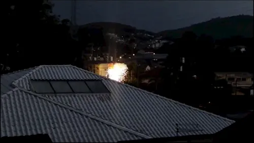 Imagem ilustrativa da imagem Moradores de Niterói ainda sofrem com falta de luz após chuva