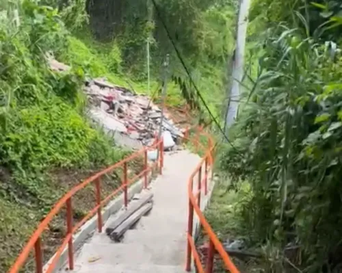 Há duas semanas a ponte está totalmente bloqueada