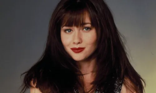 Shannen Doherty como a Brenda de 'Barrados do Baile' a década de 90