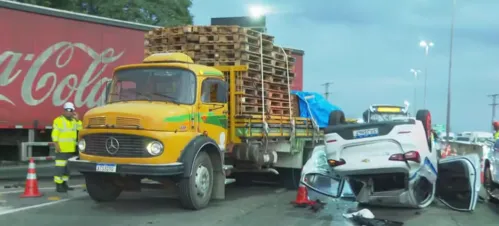 A via foi interditada e o local enfrenta congestionamento intenso