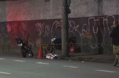 O impacto resultante foi fatal, causando a morte instantânea do jovem motoboy