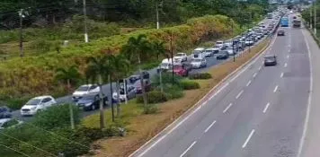 Acidente também causou congestionamento na rodovia