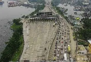 O  fluxo está com lentidão dos acessos ao Vão Central