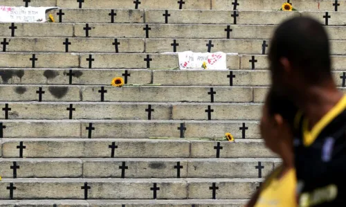 Manifestação foi nas escadarias da Câmara de Vereadores