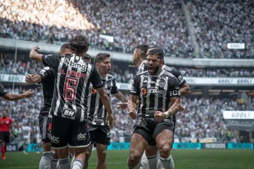 Hulk marcou os dois gols da vitória do Atlético-MG e foi o craque da partida