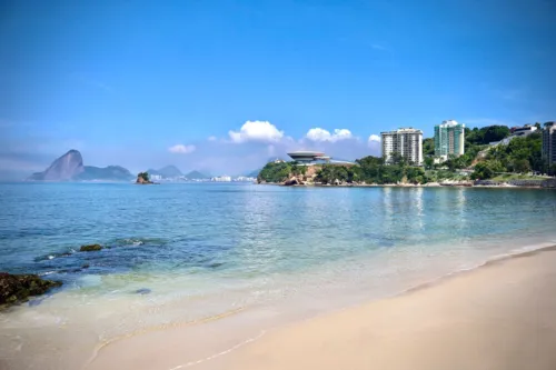 Água cristalina na praia de Icaraí, em Niterói