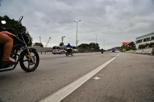 As faixas foram liberadas por volta das 14h, normalizando gradualmente o fluxo de veículos na via