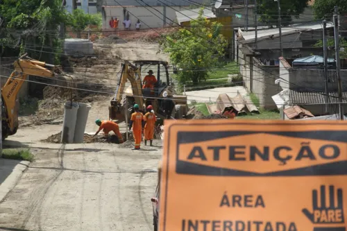 A Prefeitura explicou que, inicialmente, manilhas estão sendo instaladas