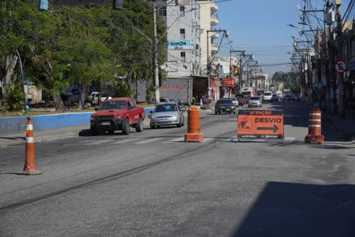 A interdição vai durar até o fim das obras na Rua Francisco Portela, altura do Paraíso