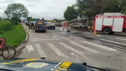 Bombeiros foram acionados por volta das 8h30