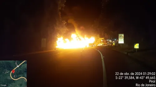 Incêndio aconteceu na madrugada desta segunda