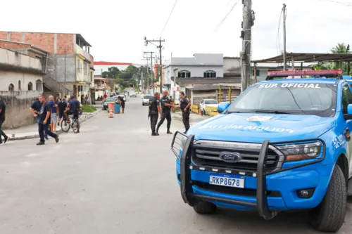 Policiais militares e civis atuaram no local do crime