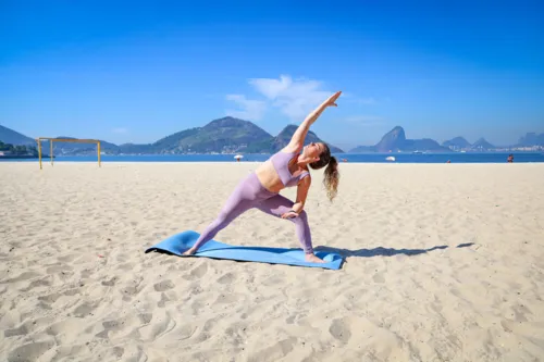 Queridinha e conhecida entre os famosos, ela também ensina os exercícios para nomes globais