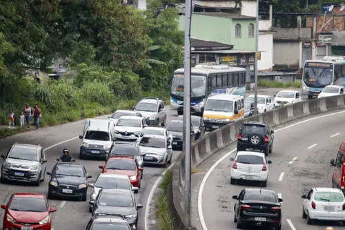 Trânsito apresenta complicações na manhã desta quarta-feira (21)