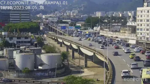 Fluxo está complicado na altura do Viaduto do Gasômetro