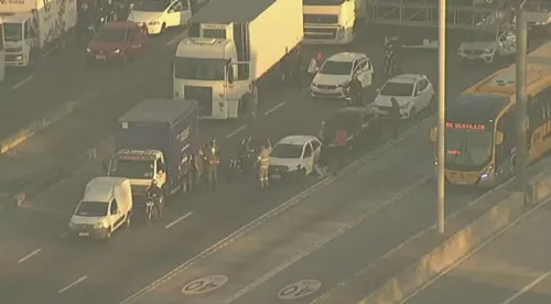 Há grande congestionamento no trecho