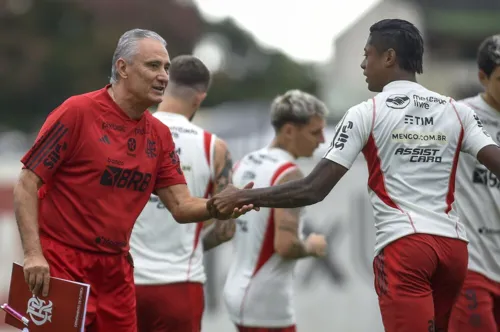 O técnico já está treinando o time