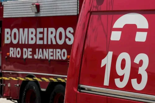 Os bombeiros foram acionados para o caso às 15h07