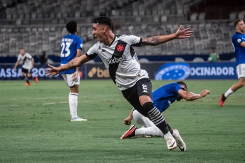 Puma marcou o primeiro gol da partida