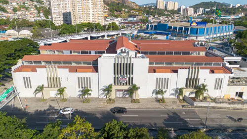 Por mês, milhares de pessoas passam pelo Mercado Municipal de Niterói