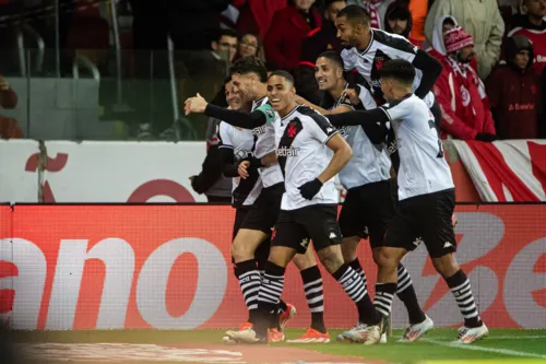 Com a vitória, o Vasco chegou aos 17 pontos no Campeonato Brasileiro