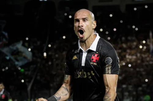 Maicon ficará no Vasco por mais uma temporada