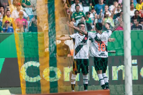 Gabriel Pec marcou o primeiro gol do Vasco na partida