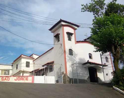 Capela fica localizada na Rua Alexandre Brunet, no bairro Lindo Parque