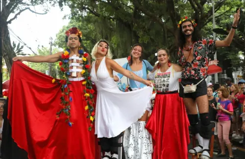 Capacidade criativa e libertária, motivada pelo carnaval, explica parte das tendências carnavalescas