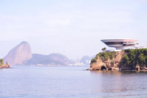 Somente praias da Região Oceânica da cidade estão próprias para banho