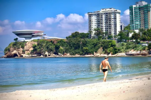 O banho não está recomendado na Praia de Charitas